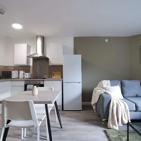 1br Centre Apt, Self Check In, Wifi, By Derbnb