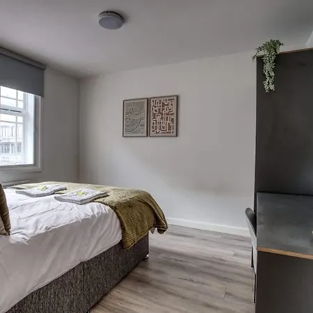 1br Centre Apt, Self Check In, Wifi, By Derbnb Apartment